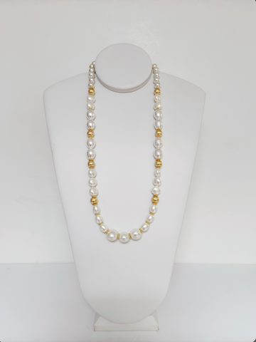 Collar largo de perlas con detalles en oro amarillo - Esferas
