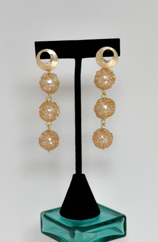 3 Hanging Pearls Earrings- Olí