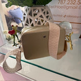 CARTERA DORADA PAOLA ACUÑA