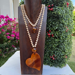 CAMEO COLLAR LARGO DOS VUELTAS CORAZON Y ESFERA COLOR AMBAR