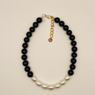 ELISA BLACK ONYX AND PEARLS NECKLACE