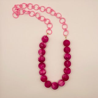 VALERIA LONG RESIN NECKLACE