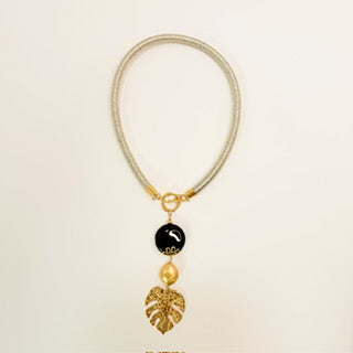 Collar en Mesh Dorado Dijes Gama Marron Abierto Alfrente